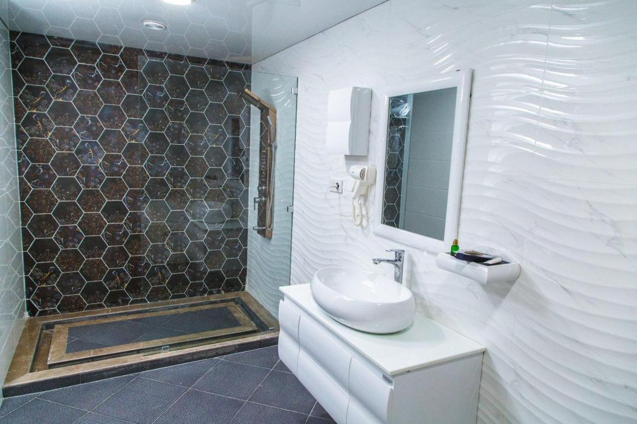 Shedevr Plaza Hotel Namangán Kültér fotó