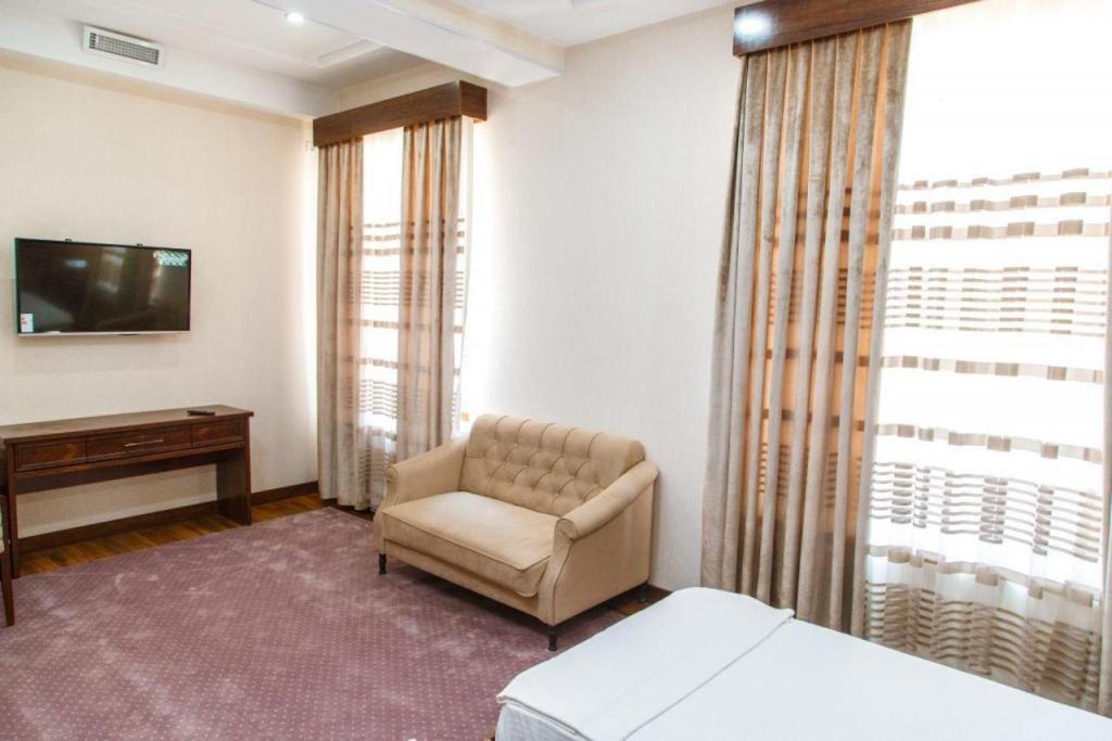 Shedevr Plaza Hotel Namangán Kültér fotó