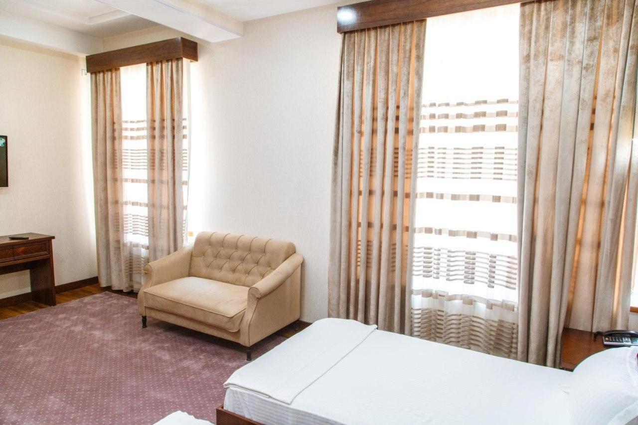 Shedevr Plaza Hotel Namangán Kültér fotó