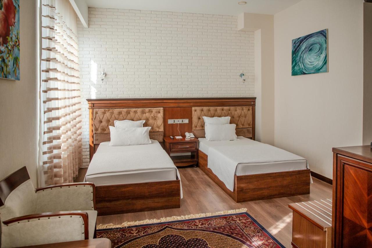 Shedevr Plaza Hotel Namangán Kültér fotó